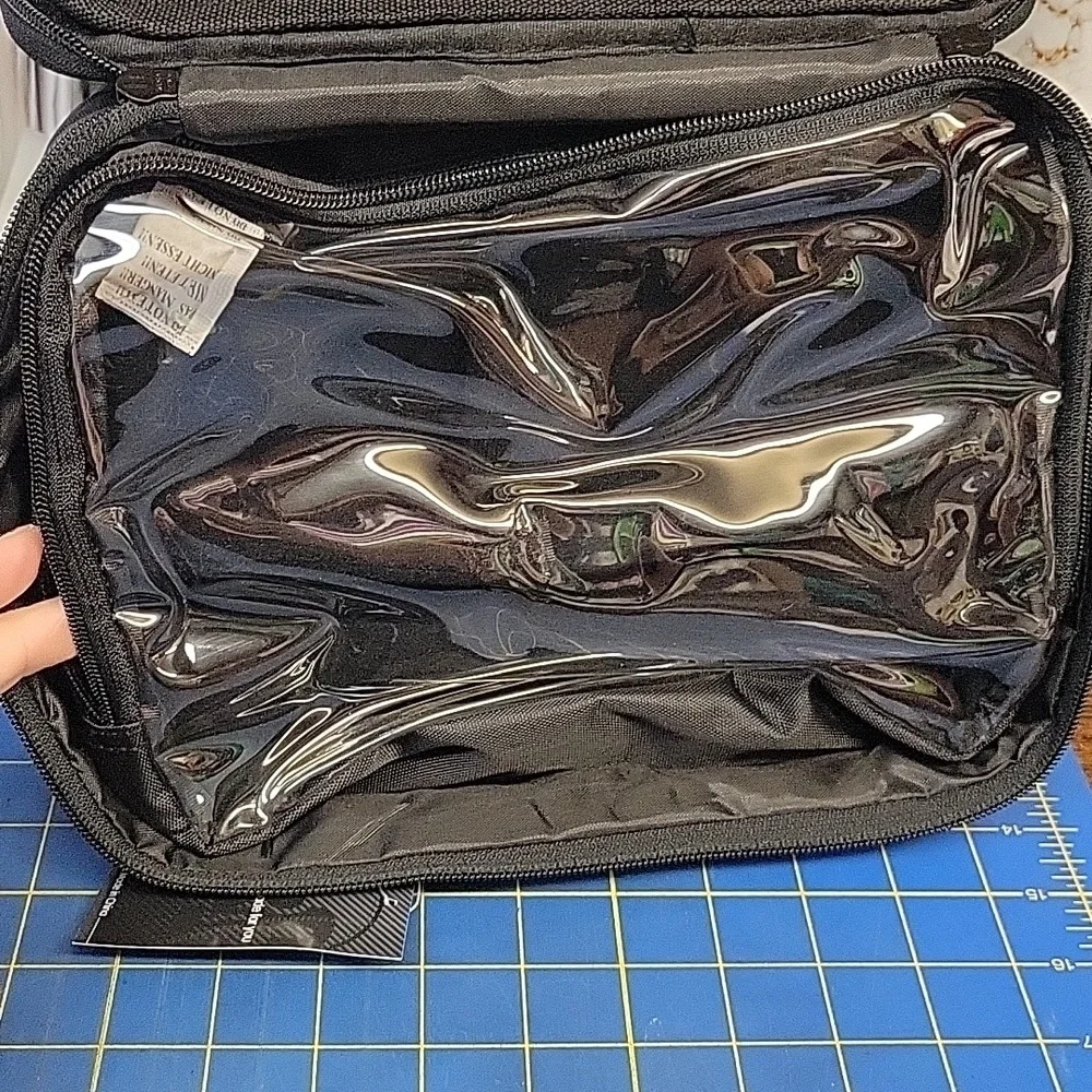 B & C Bag & Carry Travel Black Men's Travel 9.5x5x3 Zipper Bag